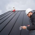 Importanța etanșeității și fixării în acoperișurile metalice